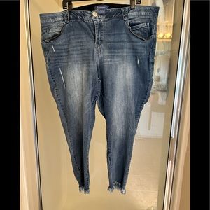 Democracy skinny jean with frayed hemline Size 22W